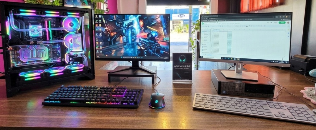 Computador Gamer com refrigeração líquida e Computador de Escritório Dell expostos lado a lado na Info Fácil
